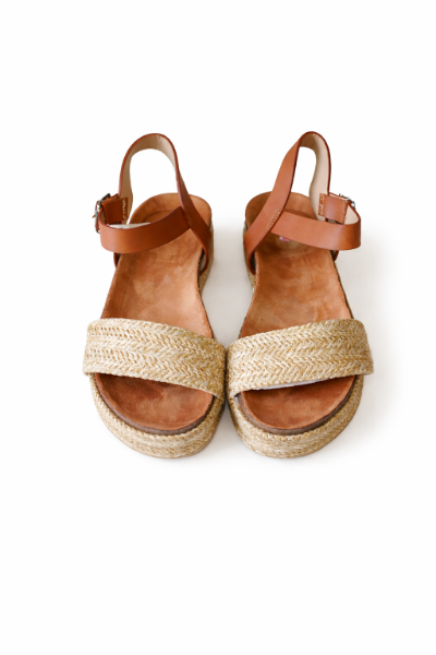 صورة (ام جي تي ان )لون عسلي، لمسة خوص طبيعية